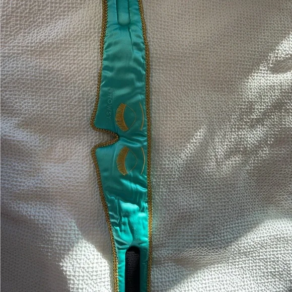 Drowsy Breakfast at Tiffany’s Silk Sleep Mask - Picture 3 of 4